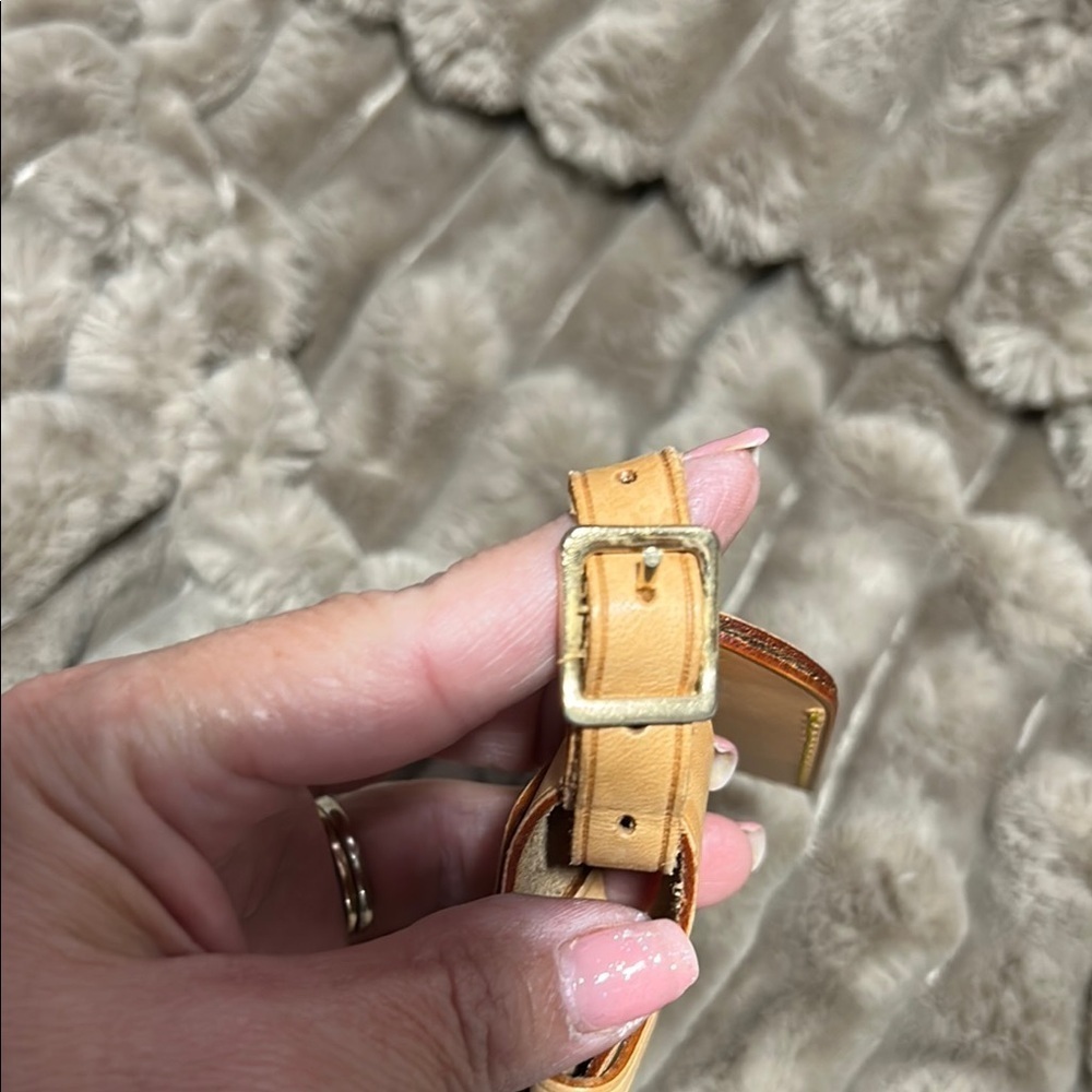 Louis Vuitton Beige Leather Luggage Tag - Picture 8 of 12